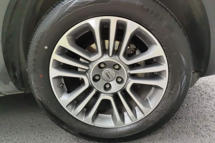 Used Qoros 5 2017 1.6T Automatic Prestige Model Right Front Wheel Hub