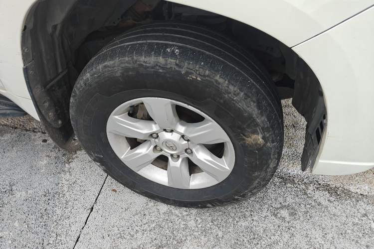 Used Toyota Prado 2015 2.7L Automatic Standard Edition Right Front Wheel Hub