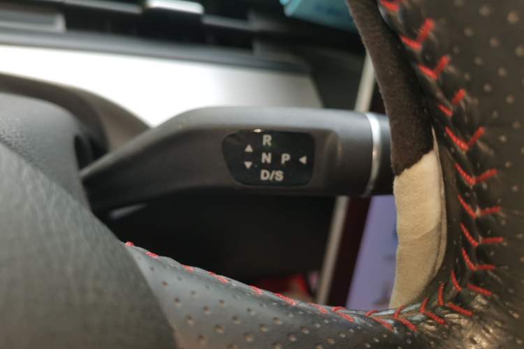 Used NETA V 2021 Long-Range Entertainment Edition Upgrade Model Gear Lever