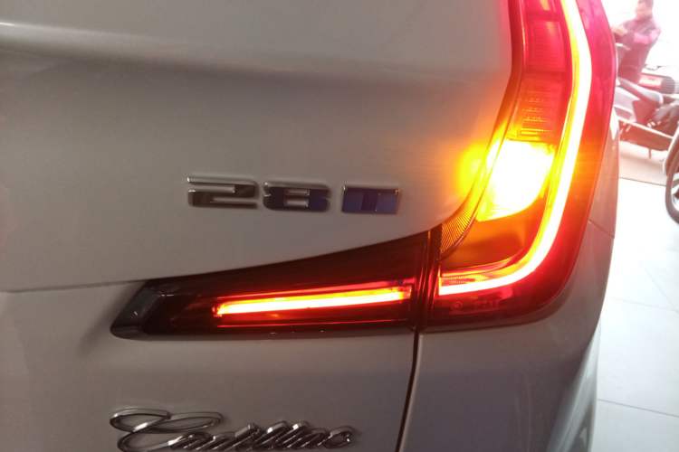 Used Cadillac XT4 2024 Facelift 28T Two-Wheel-Drive Luxury Version Exterior 3