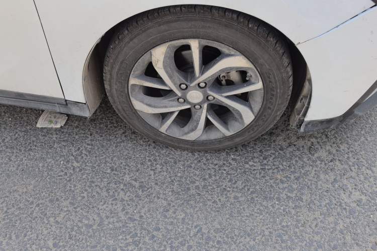 Used Buick Velite 6 2019 Connected Fashion Model Right Front Wheel Hub