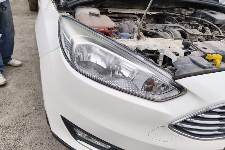 Used Ford Focus 2015 Sedan 1.6L Automatic Trend Model Right Front Headlight