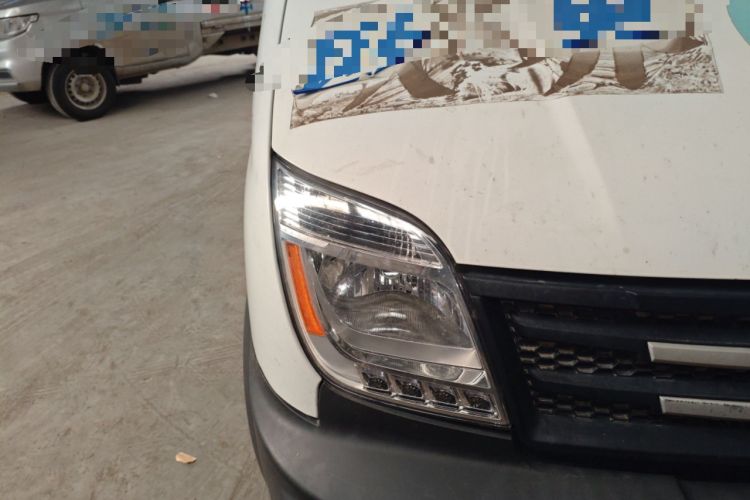 Used SAIC MAXUS Xintu V80 2017 2.5T 5-Speed Manual Aoyuntong National IV Short Wheelbase Ultra-Low Roof 5/6/10-Seater