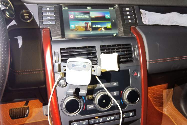 Used Land Rover Discovery Sport 2019 240 PS SE Dynamic Version China VI Standard Audio And AC Panel