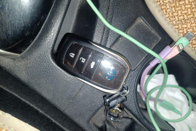 Used Toyota Levin 2016 Dual-Engine 1.8H GS E-CVT Elite Model with Sunroof Vehicle Key