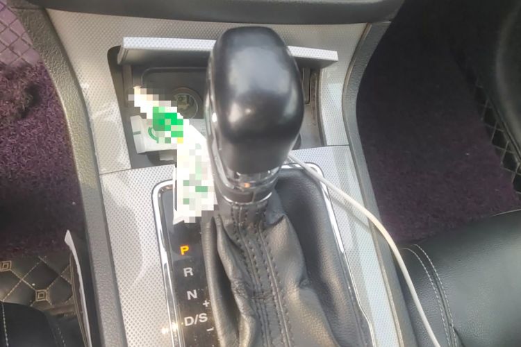 Used Roewe RX5 2016 20T Two-Wheel Drive Automatic Internet Smart Edition Gear Lever