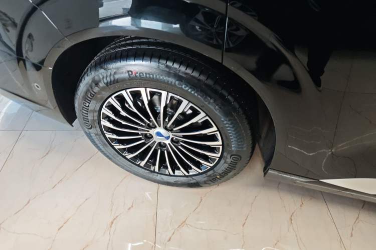 Used Denza D9 2025 DM-i Smart Drive 1020 Four-Wheel Drive Deluxe Model
