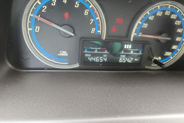 Used Baojun 730 2014 1.5L manual Comfort version 7 seats Odometer Close Up