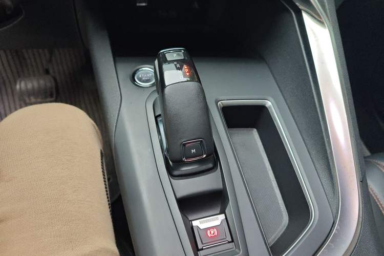 Used Peugeot 4008 2017 350THP Elite Edition Gear Lever