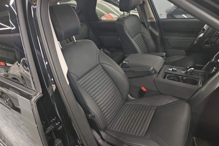 Used Land Rover Discovery 2024 360 PS S