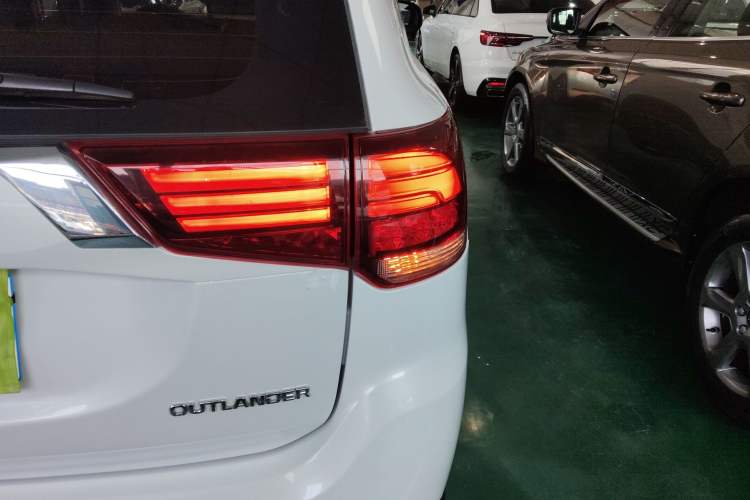 Used Mitsubishi Outlander 2018 2.0L Two-Wheel Drive Glory Edition 5 Seats