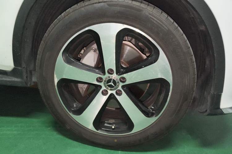 Used Mercedes-Benz GLC 2018 Facelift GLC 260 4MATIC Luxury Edition
