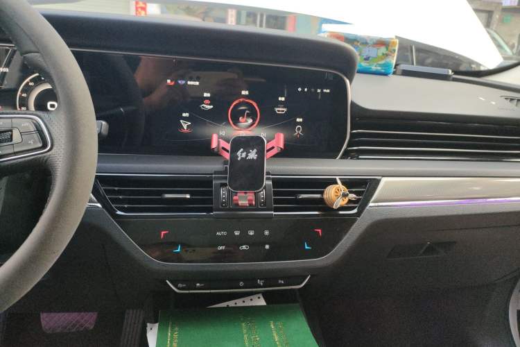 Used Hongqi HS5 2022 Facelifted Version 2.0T Smart Connect Flagship All-Wheel-Drive Edition Audio And AC Panel