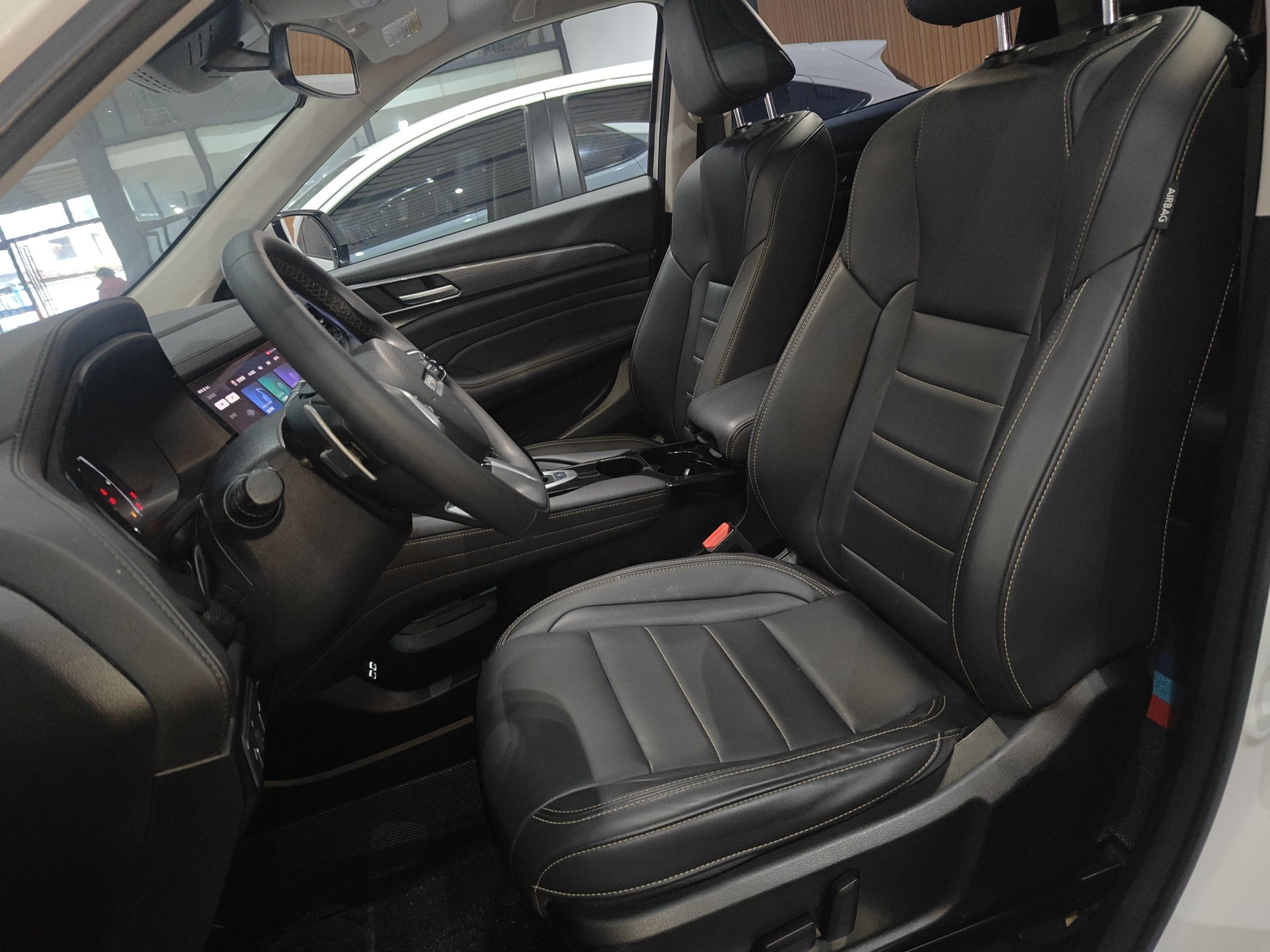 Переднее сиденье в автомобиле