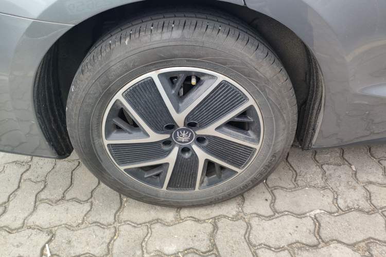 Used BYD Qin L 2024 DM-i 80KM Beyond Model Right Rear Wheel Hub