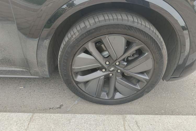 Used Li Auto L9 2022 Max model Right Front Wheel Hub