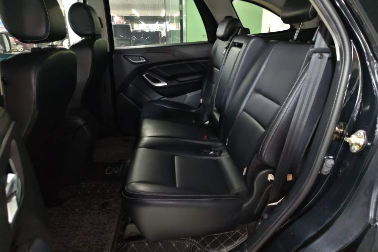 Used JMC Yusheng S350 2016 2.0T Automatic Two-Wheel Drive Gasoline Luxury Version with Sunroof 5 Seats Left Rear Seat