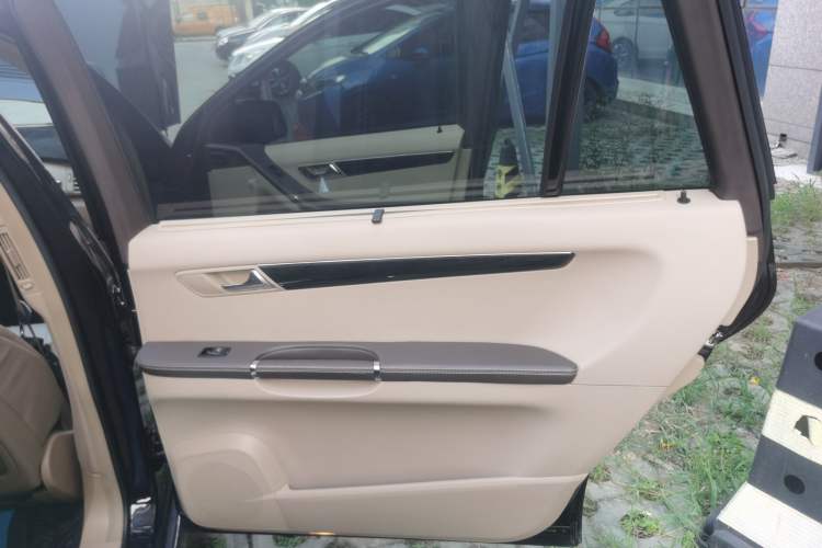 Used Mercedes-Benz R-Class 2014 R 400 4MATIC Business Model