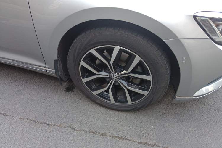 Used Volkswagen Magotan 2017 330TSI DSG Luxury Model Right Front Wheel Hub