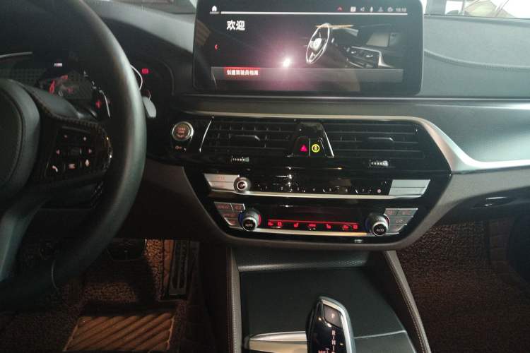 Used BMW 5 Series 2022 Restyled 540i Luxury Edition M Sport Package Audio And AC Panel