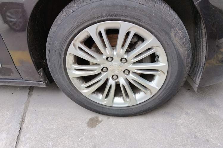 Used Buick LaCrosse 2018 20T Elite Edition Right Front Wheel Hub