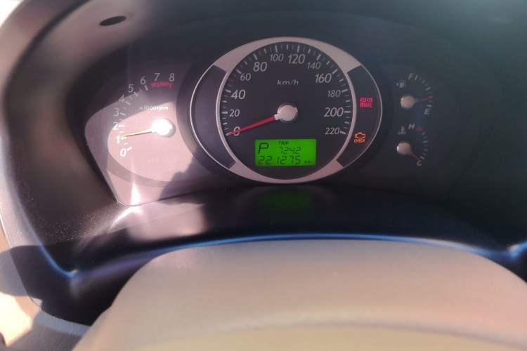 Used Hyundai Tucson 2009 2.0L Automatic Two-Wheel Drive with Sunroof Odometer Close Up