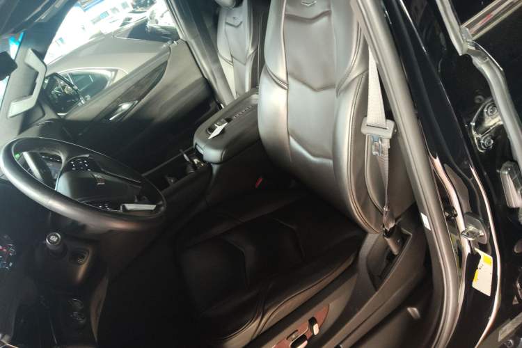 Used Cadillac Escalade 2017 6.2L ESV Platinum Edition Extended Model
