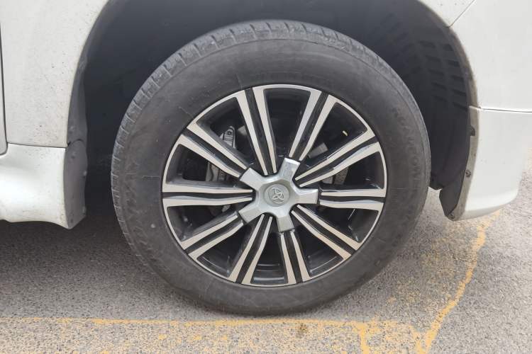 Used Toyota Land Cruiser 2015 4.0L V6 Middle East Low-Trim Version Right Front Wheel Hub