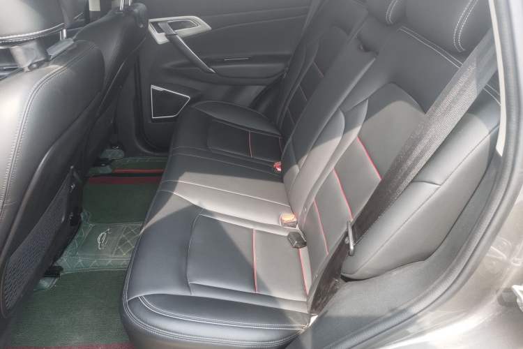 Used Geely Auto Emgrand X7 Sport 2020 1.8TD DCT Two-Wheel Drive Smart Connect 4G-Enabled Version
