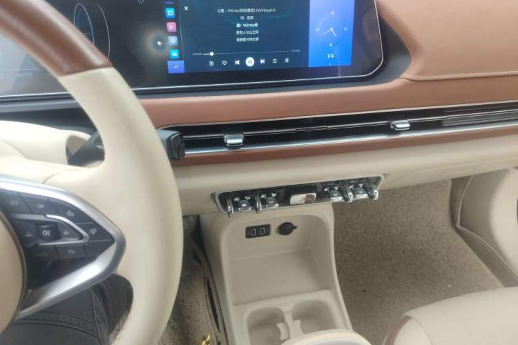 Used ORA Good Cat 2021 400km Standard Range Athena Edition Lithium-Ion Battery Audio And AC Panel