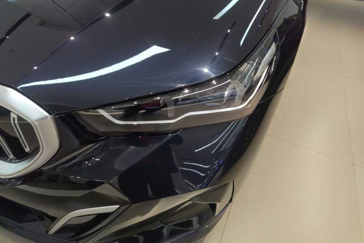 Used BMW 5 Series 2025 530Li Luxury Edition M Sport Package Left Front Headlight