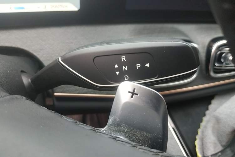 Used Chery Tiggo 9 2023 2.0T Dual-Clutch Two-Wheel Drive Luxury Edition 5 Seats Gear Lever