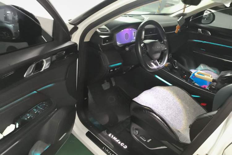 Used Lynk & Co 05 2020 2.0TD Two-Wheel Drive Shine Halo