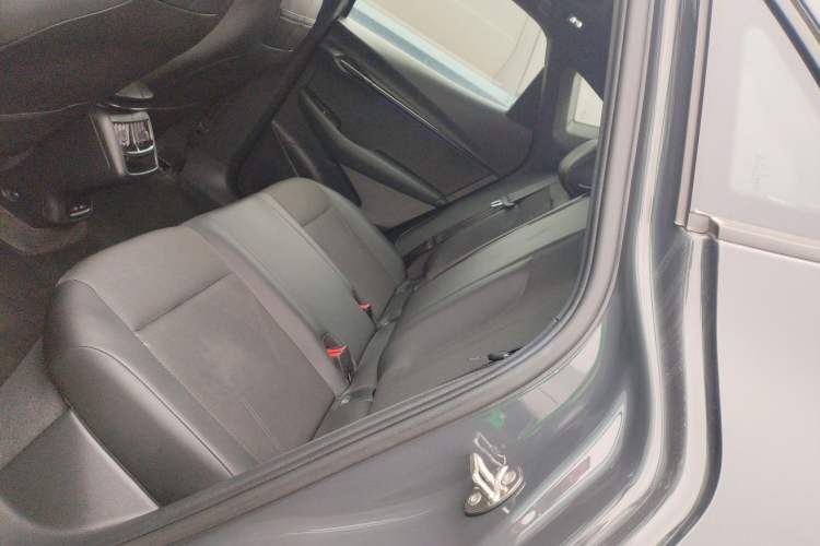 Used Volkswagen ID.UNYX 2024 Pro Long-Range Version Left Rear Seat