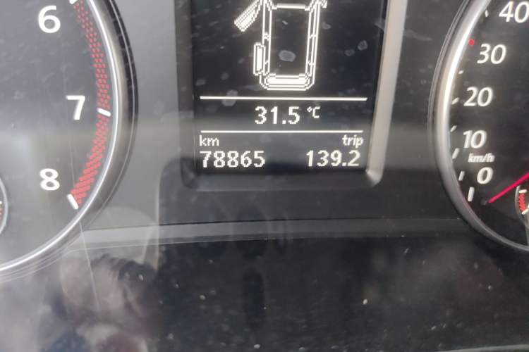 Used Volkswagen Sharan 2016 380TSI Comfort Edition 7-Seater Odometer Close Up