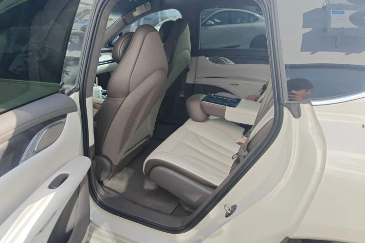 Used IM LS7 2023 100kWh Pro All-Wheel-Drive Version