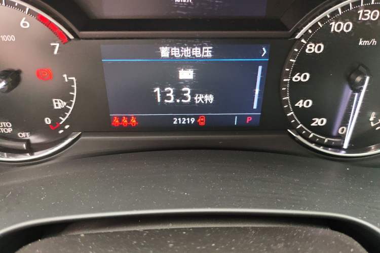 Used Cadillac XT4 2022 28T Two-Wheel-Drive Luxury Version Odometer Close Up