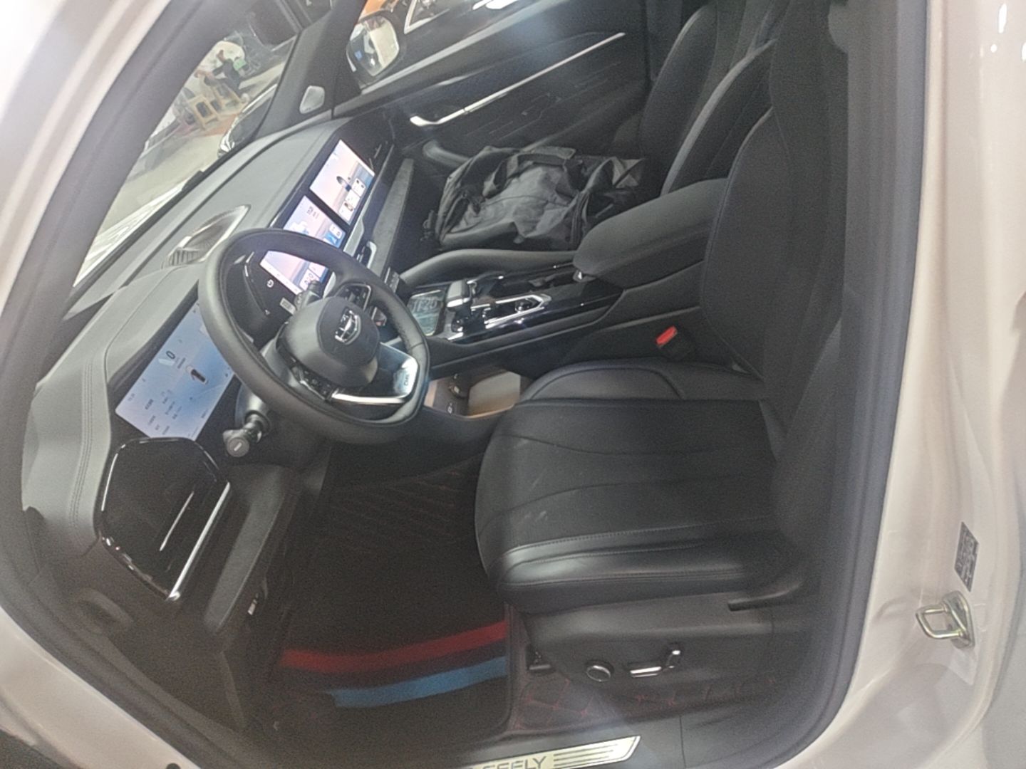 Geely Auto Monjaro L 2024 2.0TD High-Power Automatic Two-Wheel Drive Skyline Edition — снимка 17