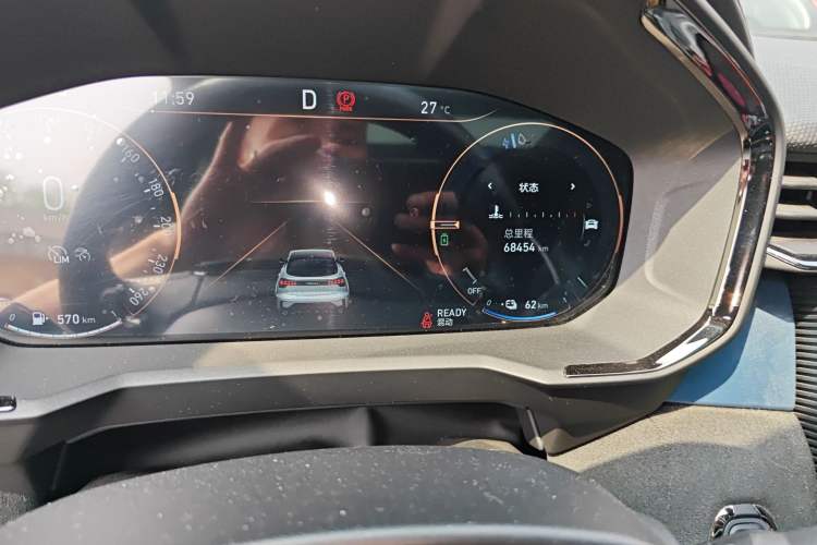 Used Lynk & Co 05 EM-P 2021 1.5TD PHEV HALO Odometer Close Up