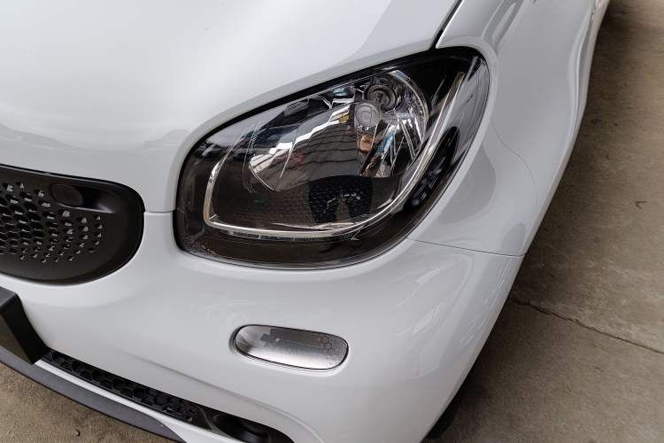 Used smart forfour 2016 1.0L 52 kW Dynamic Edition
