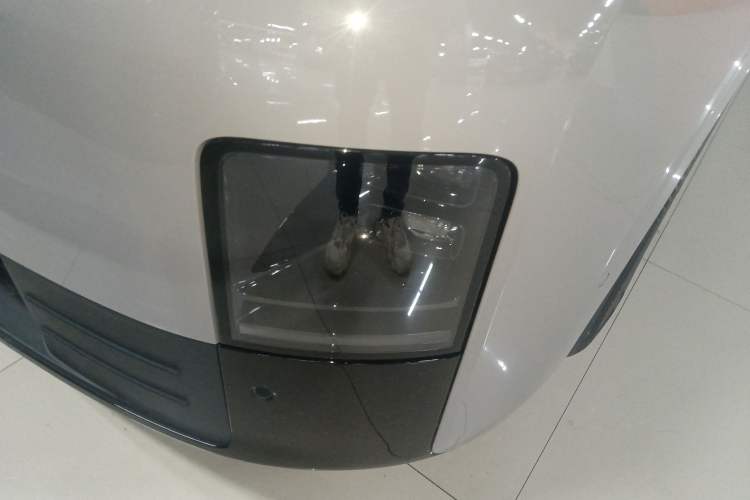 Used Li Auto MEGA 2024 Ultra Model Left Front Headlight