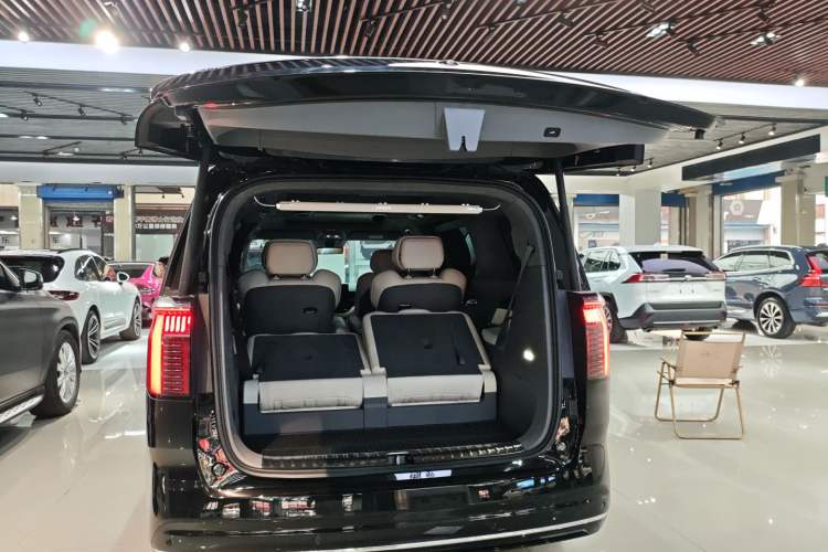 Used Zeekr 009 2024 Six-Seat Executive Version 4WD 108 kWh
