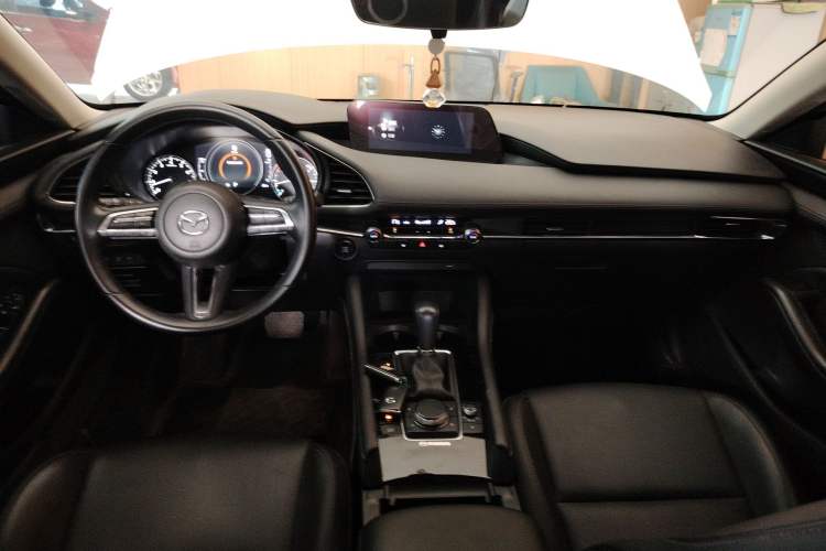 Used Mazda 3 Axela 2021 2.0L Automatic Zhiyao Edition Center Console