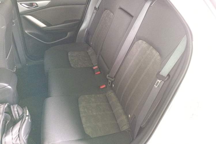 Used Mazda CX-4 2018 2.0L Automatic Two-Wheel Drive Blue Sky Dynamic Version China V Standard Left Rear Seat