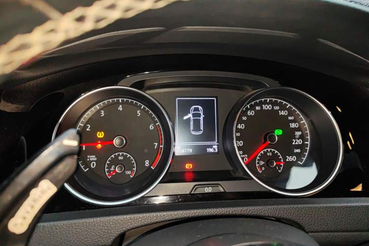 Used Volkswagen Golf 2016 1.4TSI Automatic R-Line Instrument Cluster