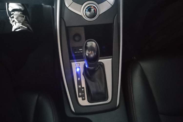 Used Hyundai Elantra (5th Generation / Langdong) 2016 1.6L Automatic Smart Version Gear Lever