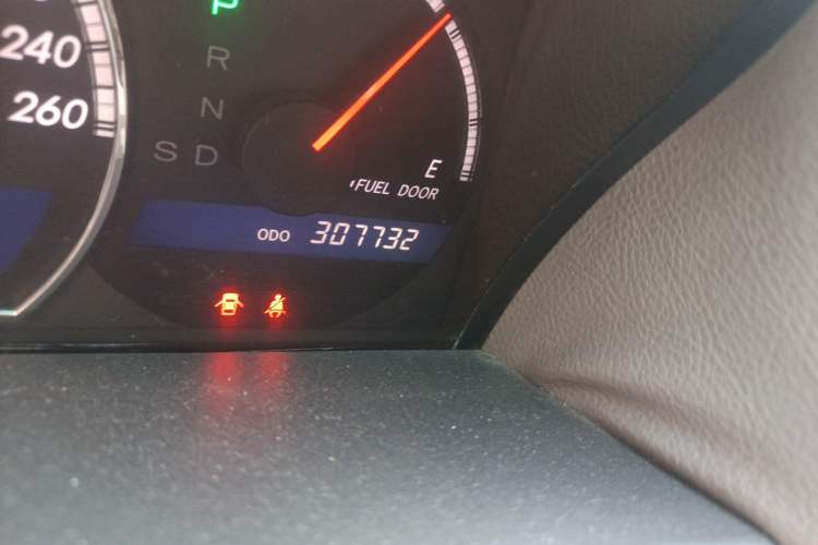 Used Toyota Crown 2007 2.5L Royal Special Edition Odometer Close Up