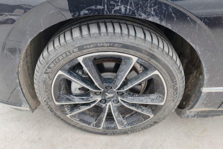 Used VOYAH PASSION 2024 PHEV Four-Wheel Drive Ultra-Long Range Flagship Model Left Front Wheel Hub