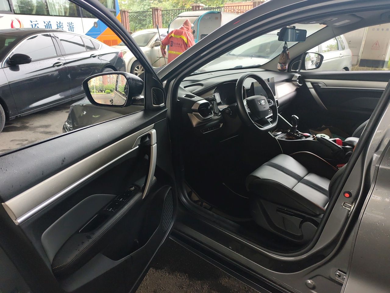 Geely Auto Coolray 2023 1.4T Manual Gold Edition — снимка 13