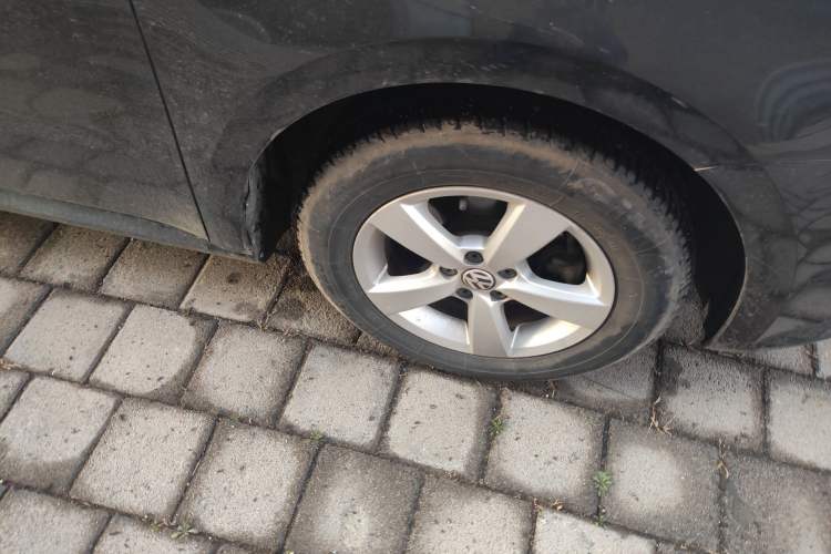 Used Volkswagen Lavida 2013 Revised Classic 1.6L Manual Fashion Edition Right Front Wheel Hub